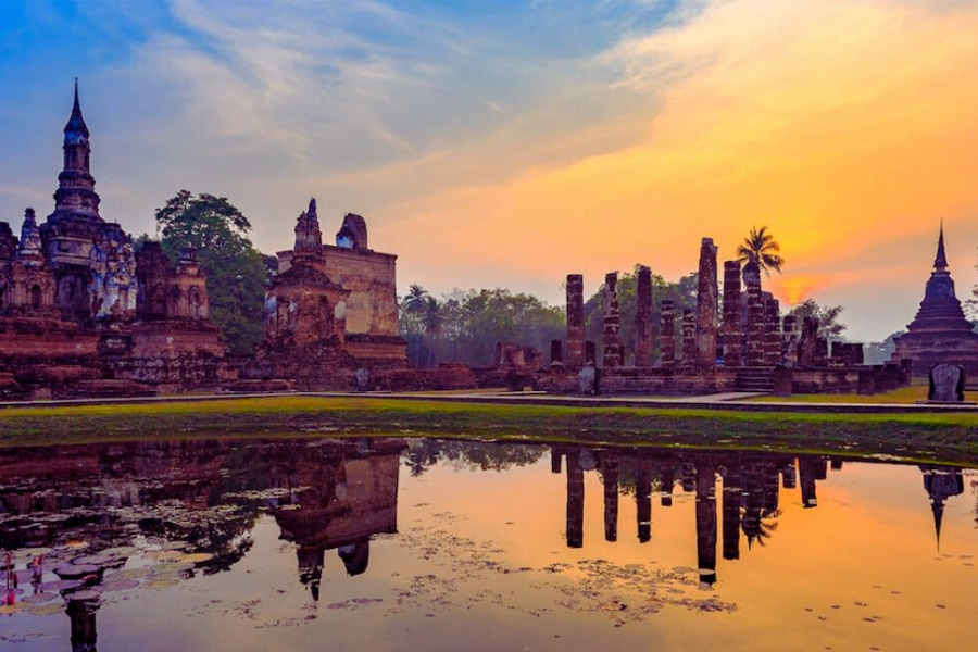 Ancient temple ruins at sunset in Thailand with reflection – Auasia Travel